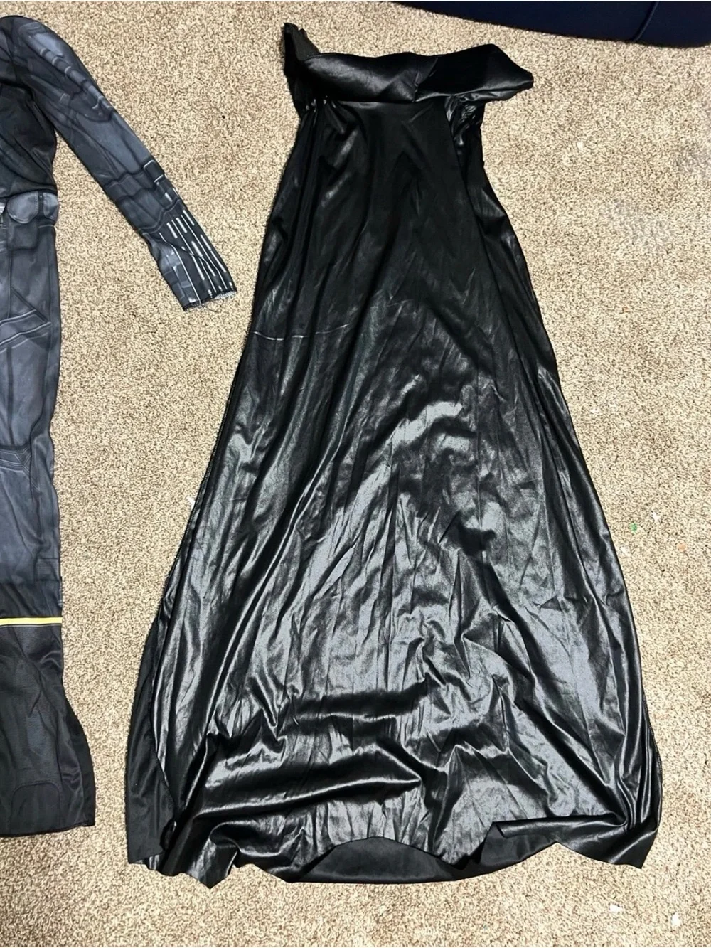 Kids Black Batman-Inspired Costume with Mask